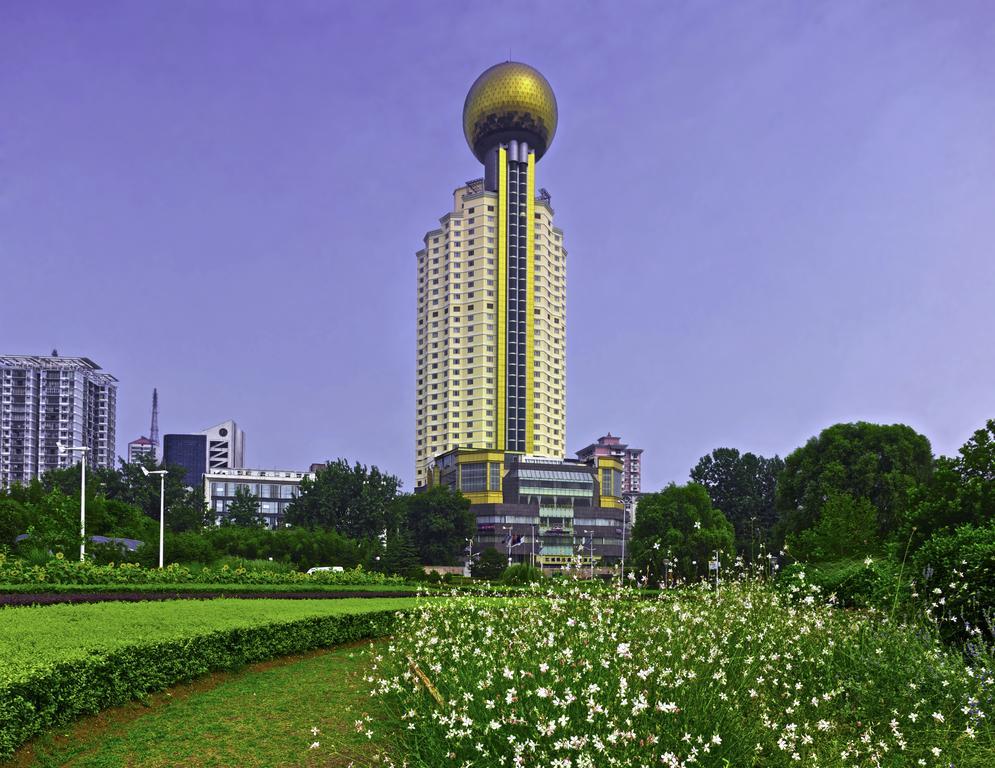 Howard Johnson Pearl Plaza Wuhan Bagian luar foto